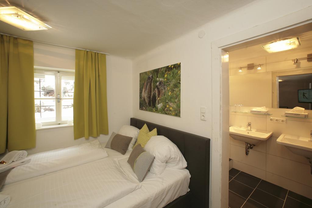 Lake And Cityhotel Edelweiss - Self Check In Zell am See Room photo