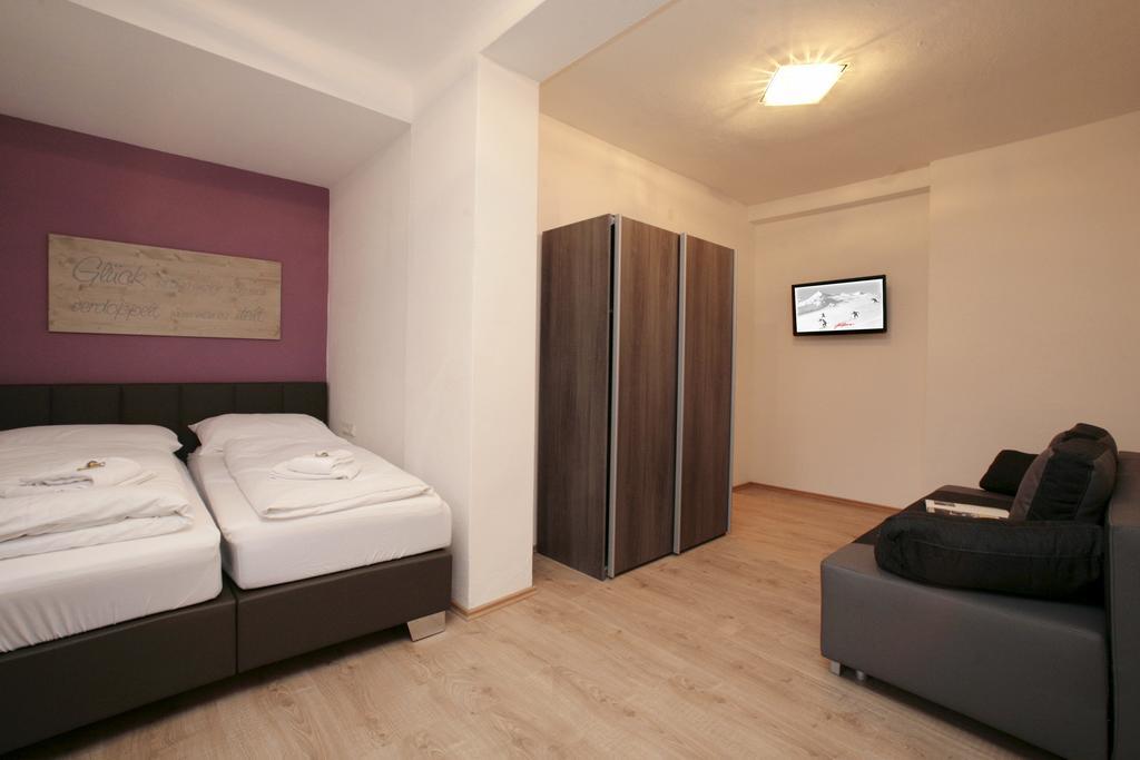 Lake And Cityhotel Edelweiss - Self Check In Zell am See Room photo