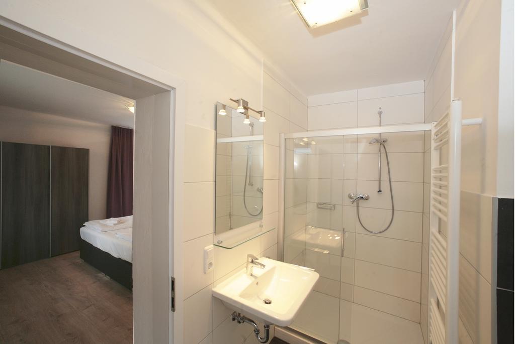Lake And Cityhotel Edelweiss - Self Check In Zell am See Room photo