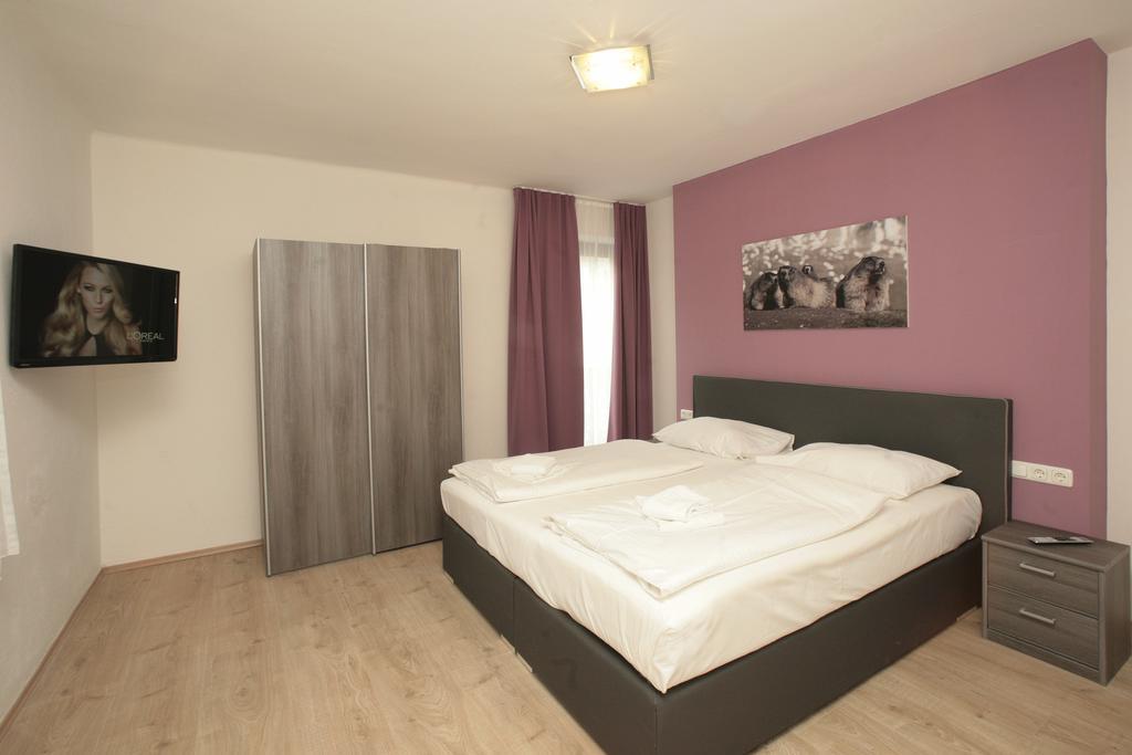 Lake And Cityhotel Edelweiss - Self Check In Zell am See Room photo